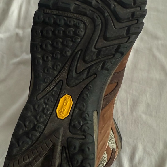 Merrell Women's Hiking Boot (Gortex) - Picture 4 of 6